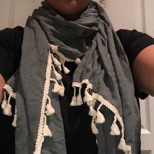 Scarf with tassels